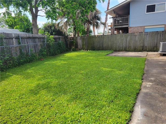 3513 Lemon St, Metairie, LA 70006 - fenced backyard with a patio area