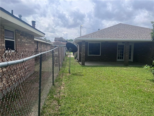 view of yard with a patio area