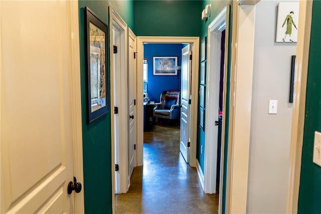 47135 Vineyard Trce, Hammond, LA 70401 - hallway with concrete flooring