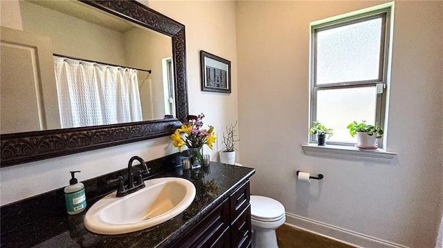 47135 Vineyard Trce, Hammond, LA 70401 - bathroom with baseboards, a shower with shower curtain, toilet, and vanity