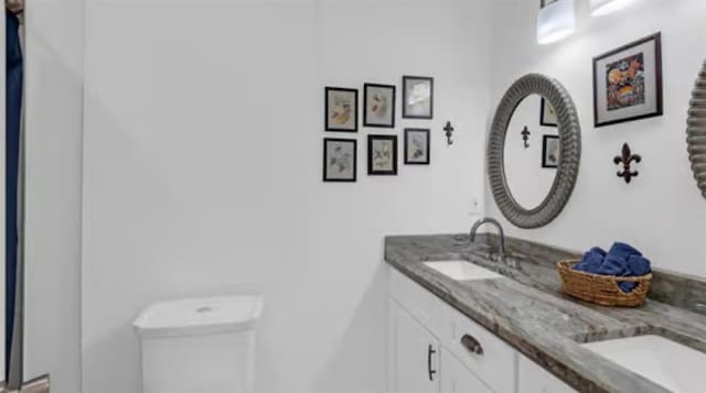 542 Abalon Ct, New Orleans, LA 70114 - full bath with double vanity and toilet