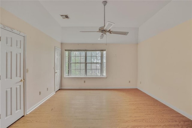 unfurnished room featuring light wood-style floors, baseboards, and ceiling fan