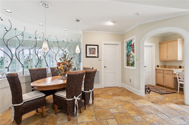 dining area featuring arched walkways, stone tile floors, recessed lighting, baseboards, and ornamental molding
