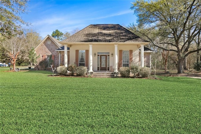 view of front of home with brick siding, roof with shingles, and a front lawn
