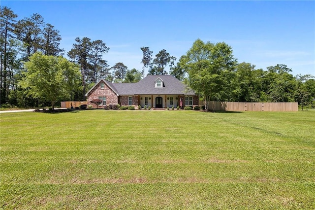 country-style home with fence and a front yard