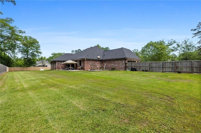 view of yard featuring a fenced backyard and a gazebo