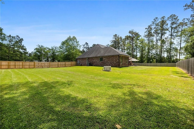 view of yard featuring a fenced backyard