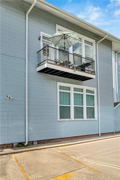 4716 Annunciation St Unit 2E, New Orleans, LA 70115 - view of side of property with uncovered parking and a balcony