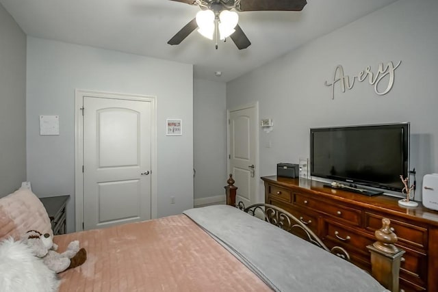 bedroom with ceiling fan