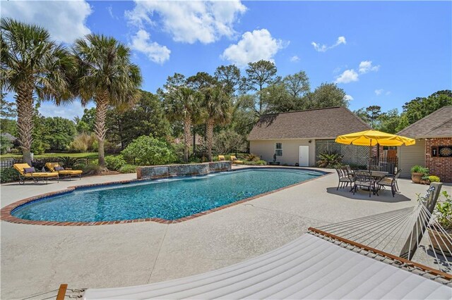 364 Winchester Cir, Mandeville, LA 70448 - pool featuring a patio