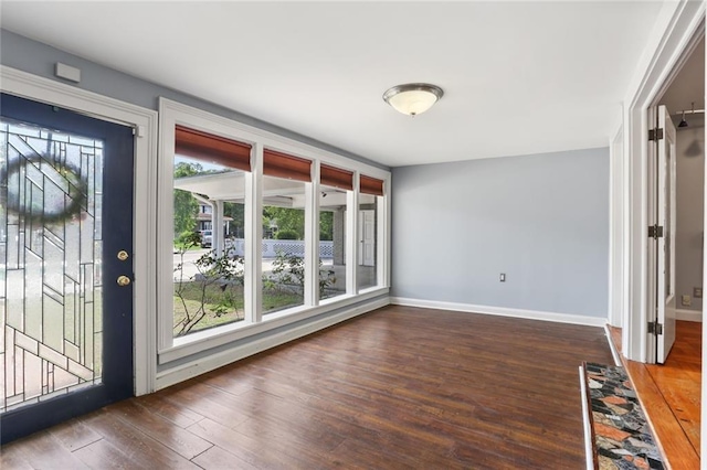 19 Rail St, New Orleans, LA 70124 - entrance foyer featuring wood finished floors and baseboards