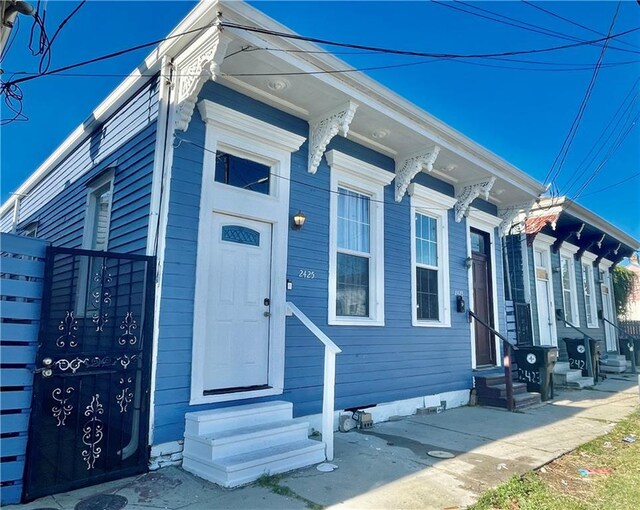 242325 Freret St, New Orleans, LA 70113 - view of front facade with entry steps
