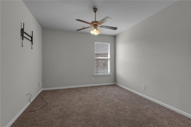 unfurnished room with carpet flooring, ceiling fan, and baseboards