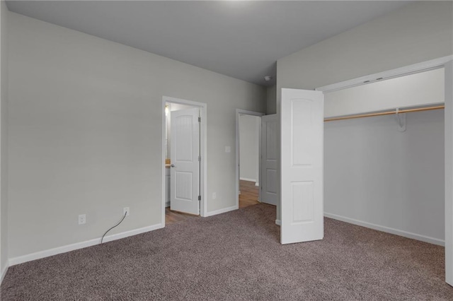 unfurnished bedroom featuring carpet, baseboards, and a closet