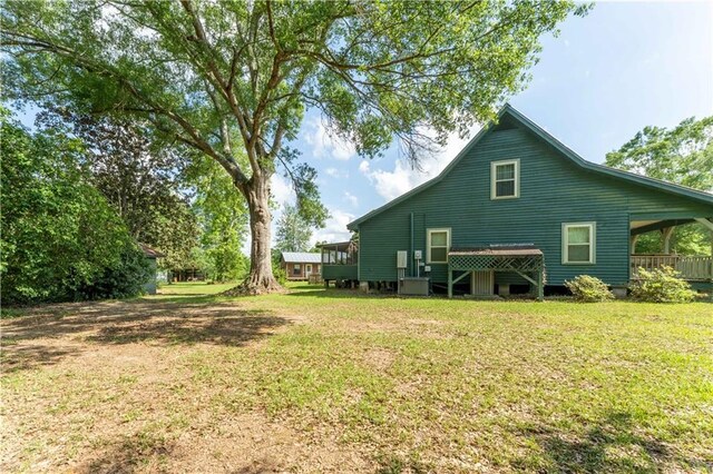 back of house featuring a yard