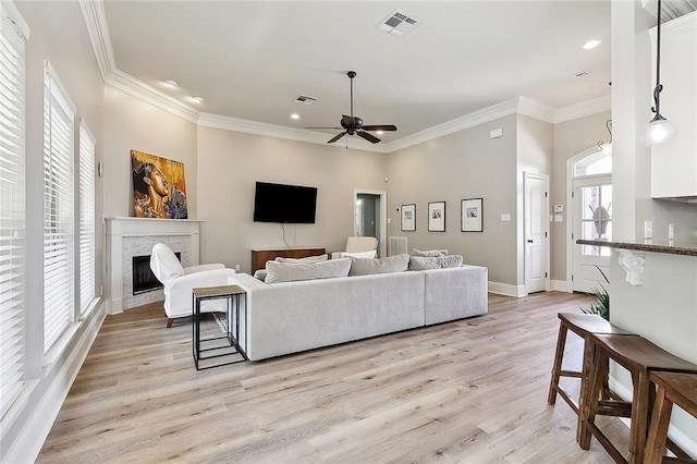 living room with crown molding, recessed lighting, ceiling fan, and visible vents