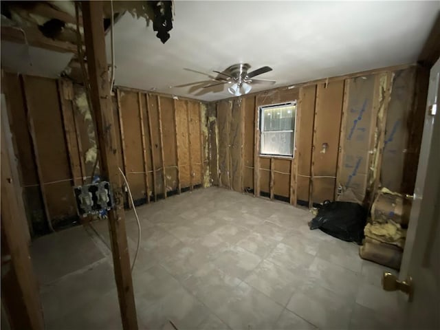 miscellaneous room with ceiling fan