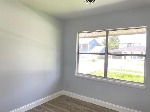 222 Adonis Way, Terrytown, LA 70056 - unfurnished room with baseboards and dark wood finished floors