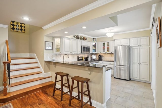1500 W Esplanade Ave Unit 22B, Kenner, LA 70065 - kitchen with crown molding, stainless steel appliances, and a peninsula
