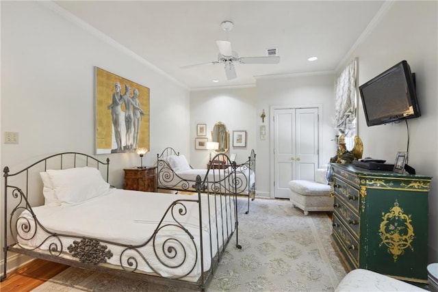 16407 Summerhill Rd, Covington, LA 70435 - bedroom with a closet, crown molding, wood finished floors, recessed lighting, and a ceiling fan