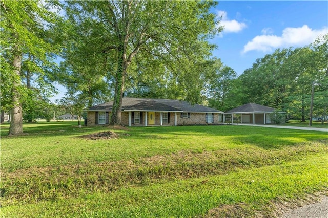 single story home featuring driveway and a front lawn