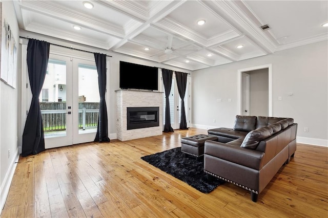 living area with ceiling fan, visible vents, baseboards, and hardwood / wood-style flooring