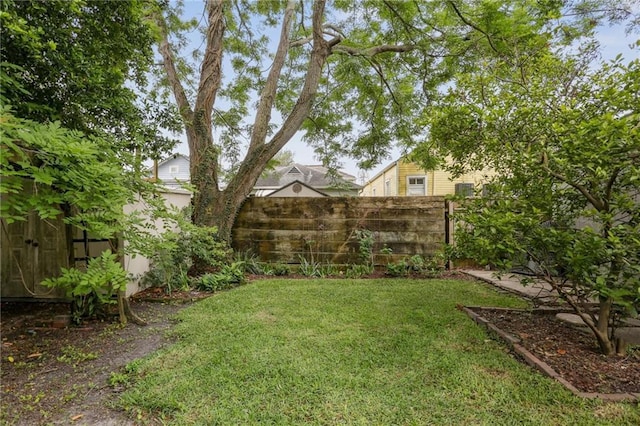 view of yard featuring fence
