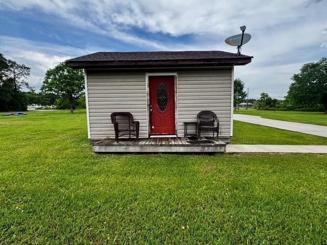 view of outdoor structure featuring an outdoor structure