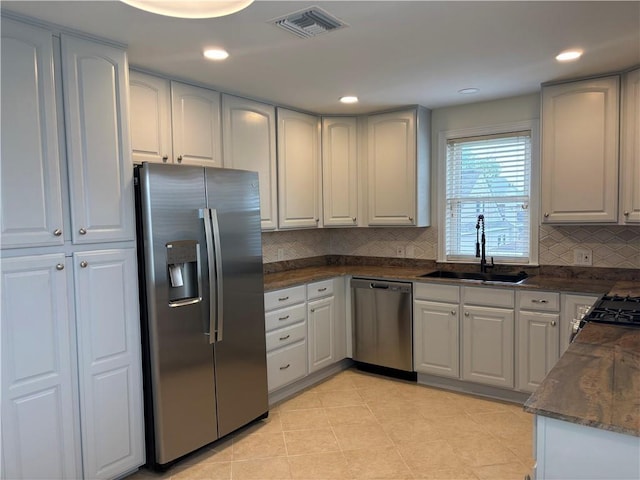 101 W William David Pkwy Unit D, Metairie, LA 70005 - kitchen featuring visible vents, decorative backsplash, recessed lighting, a sink, and stainless steel appliances