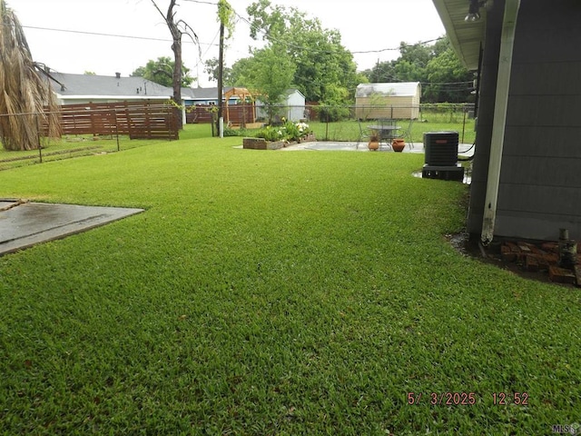 view of yard featuring cooling unit
