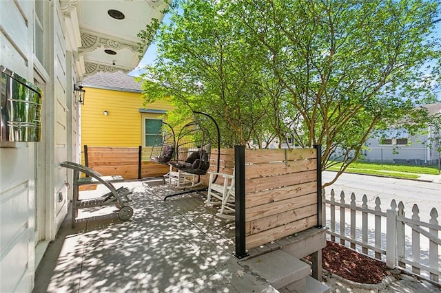 3605 Constance St, New Orleans, LA 70115 - view of patio