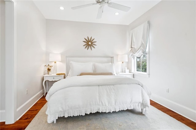 bedroom featuring wood finished floors, baseboards, ceiling fan, and recessed lighting