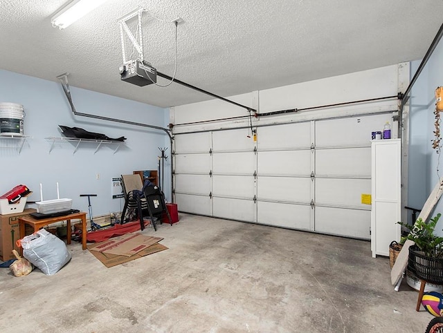 1001 W Chateau Lafitte Dr, Kenner, LA 70065 - garage featuring a garage door opener