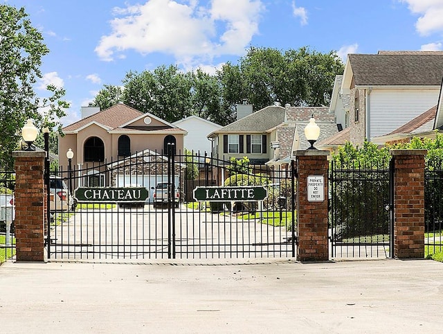 1001 W Chateau Lafitte Dr, Kenner, LA 70065 - view of gate