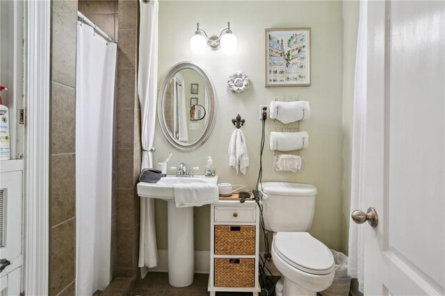 3537 Thrasher St, New Orleans, LA 70124 - bathroom with toilet, tile patterned flooring, and tiled shower