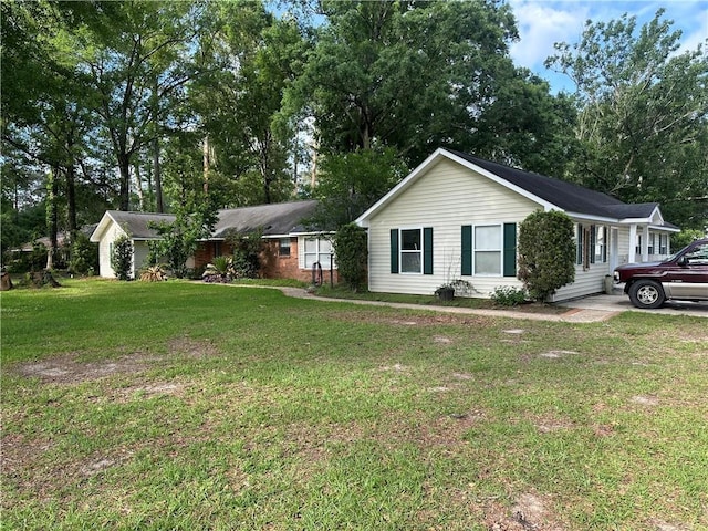 41139 Happywoods Rd, Hammond, LA 70403 - single story home featuring a front lawn