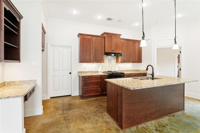 kitchen featuring a sink, light stone counters, visible vents, under cabinet range hood, and baseboards
