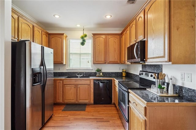 71238 Shady Lake Dr, Covington, LA 70433 - kitchen featuring a sink, light wood finished floors, recessed lighting, and appliances with stainless steel finishes