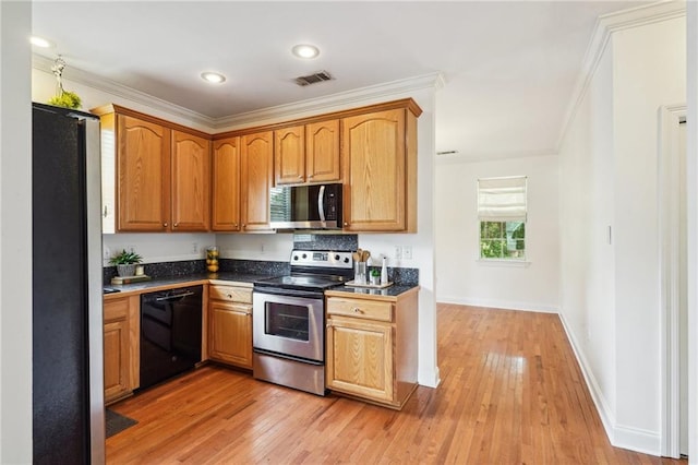 71238 Shady Lake Dr, Covington, LA 70433 - kitchen featuring ornamental molding, stainless steel appliances, light wood-style flooring, and visible vents
