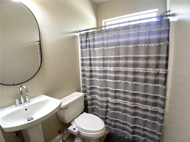 217 Turning Leaf Ln, Madisonville, LA 70447 - full bath featuring a sink, toilet, and a shower with curtain