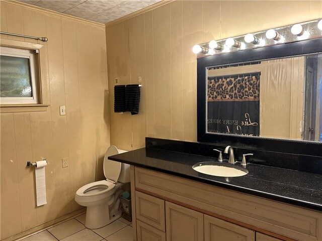 3024 Kansas St, New Orleans, LA 70114 - full bath featuring toilet, tile patterned flooring, and vanity