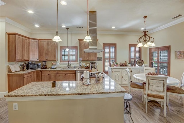 929 W 17th Ave, Covington, LA 70433 - kitchen featuring light wood-style floors, visible vents, stainless steel microwave, and a kitchen bar