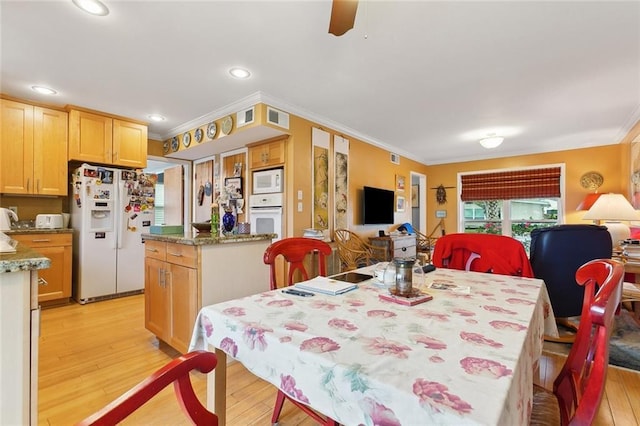 dining space with crown molding, light wood-style flooring, ceiling fan, and recessed lighting