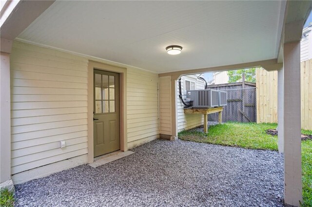 925 Picheloup Pl, New Orleans, LA 70119 - view of patio