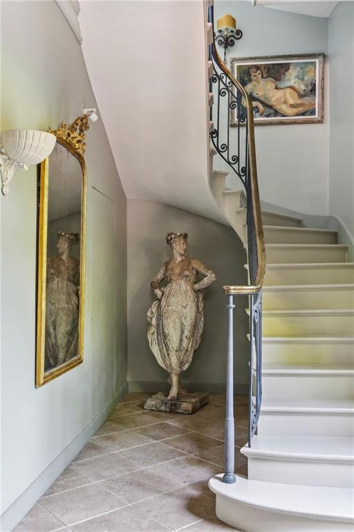 600 Governor Nicholls St, New Orleans, LA 70116 - stairway with lofted ceiling