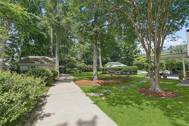 72 Riverdale Dr, Covington, LA 70433 - view of front facade featuring a front yard and an outdoor pool