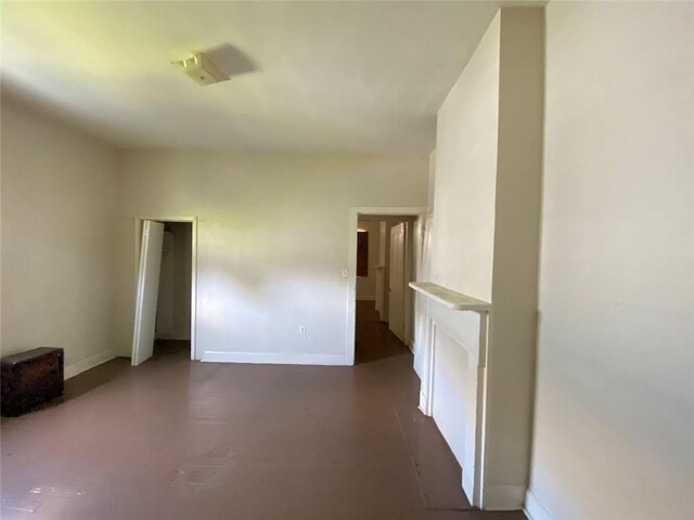 122628 Carondelet St, New Orleans, LA 70130 - spare room with baseboards