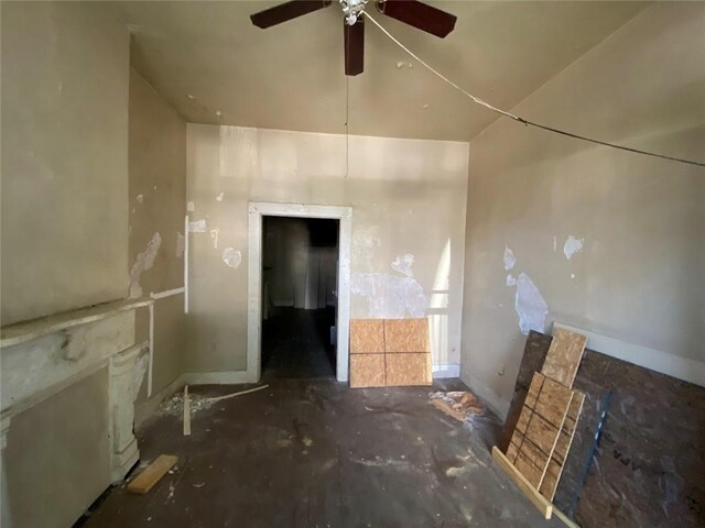 122628 Carondelet St, New Orleans, LA 70130 - unfurnished room with baseboards and a ceiling fan