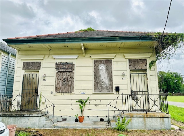 30103 Tricou St, New Orleans, LA 70117 - exterior space featuring crawl space