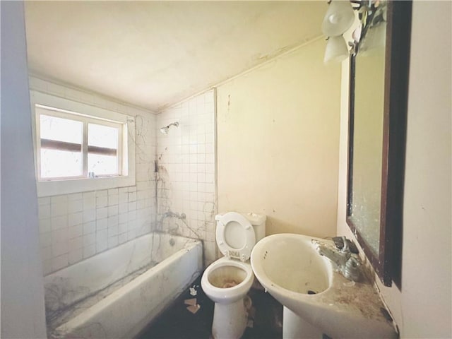 30103 Tricou St, New Orleans, LA 70117 - full bathroom with toilet, washtub / shower combination, and lofted ceiling